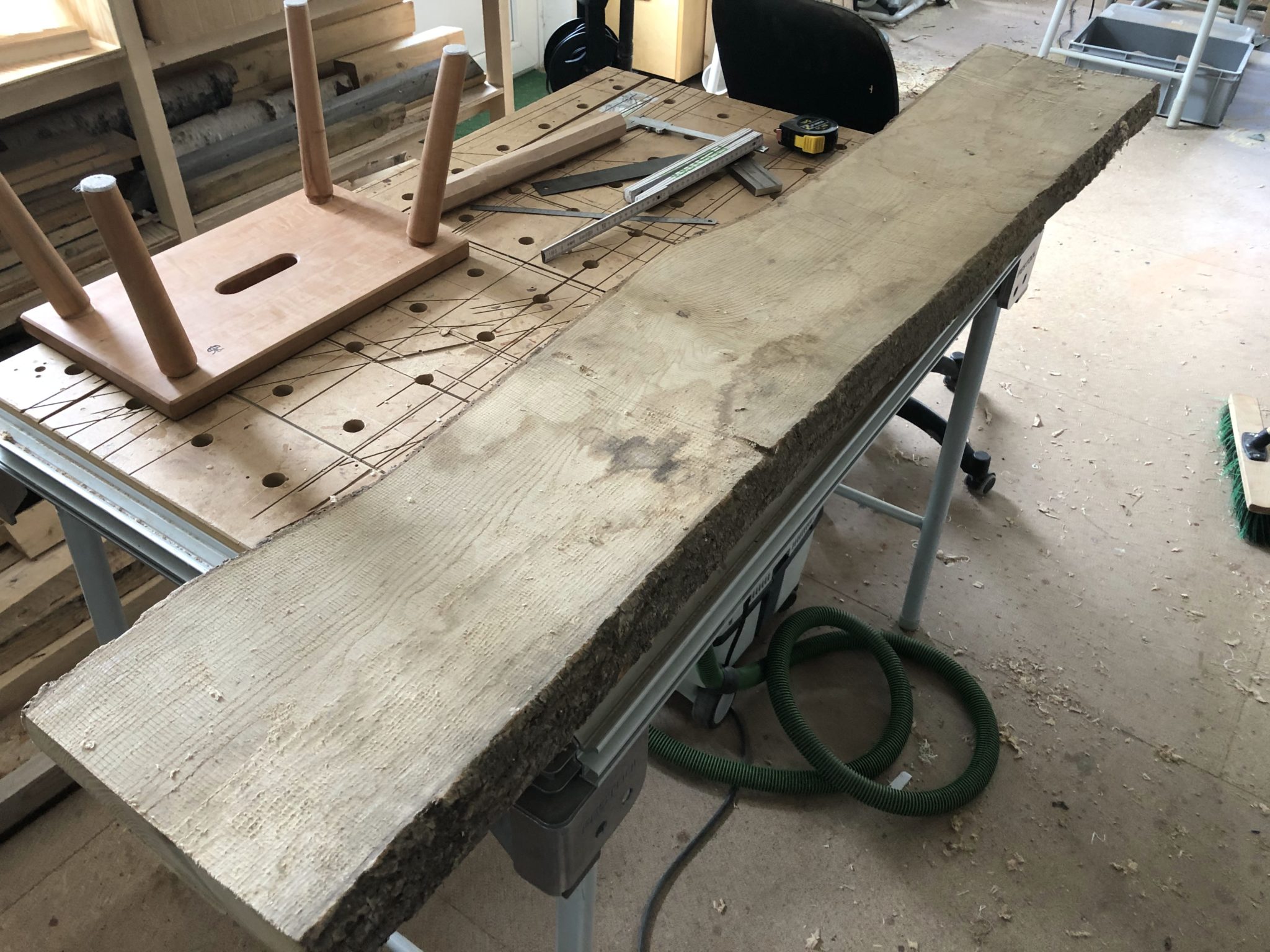 Design Fußbänke aus Birne und Esche – StS